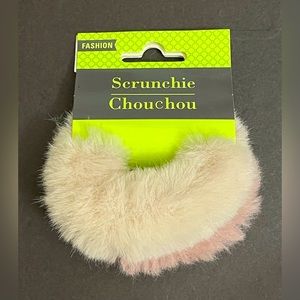 2 PCs Fuzzy Scrunchie